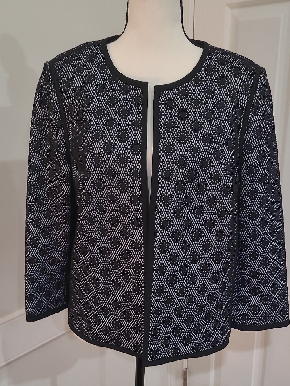 Kasper Womens Bonded Lace Flyaway Black & Vanilla Ice Open-Front Jacket - Size 8